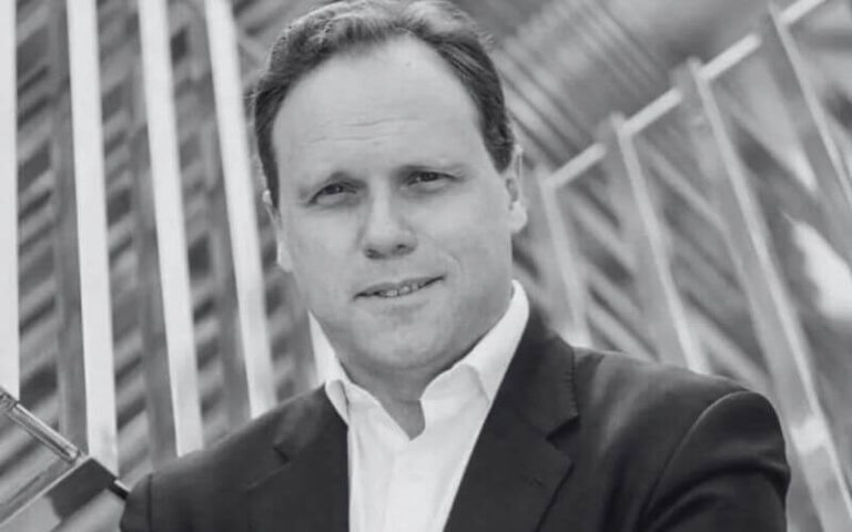 Daniel De La Calle: A Journey through Art and Academia Daniel De La Calle